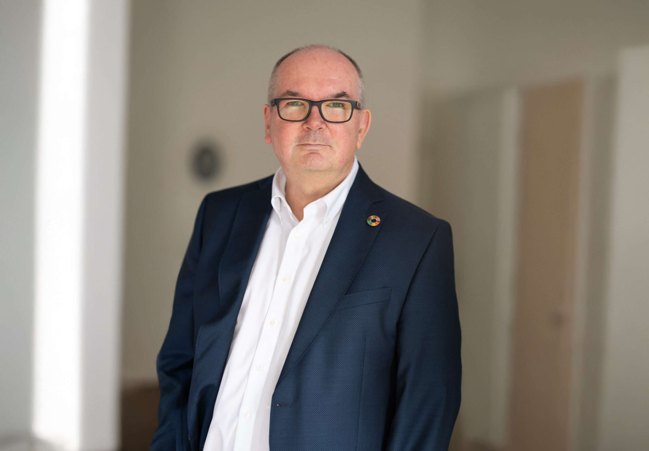 Michael Mrak, Portrait von Katharina Axmann Photography Michael Mrak, mit 30 Jahren Erfahrung als zertifizierter Datenschutzbeauftragter, Compliance-Manager und Auditor implementiert Michael effektive Prozesse und Richtlinien.